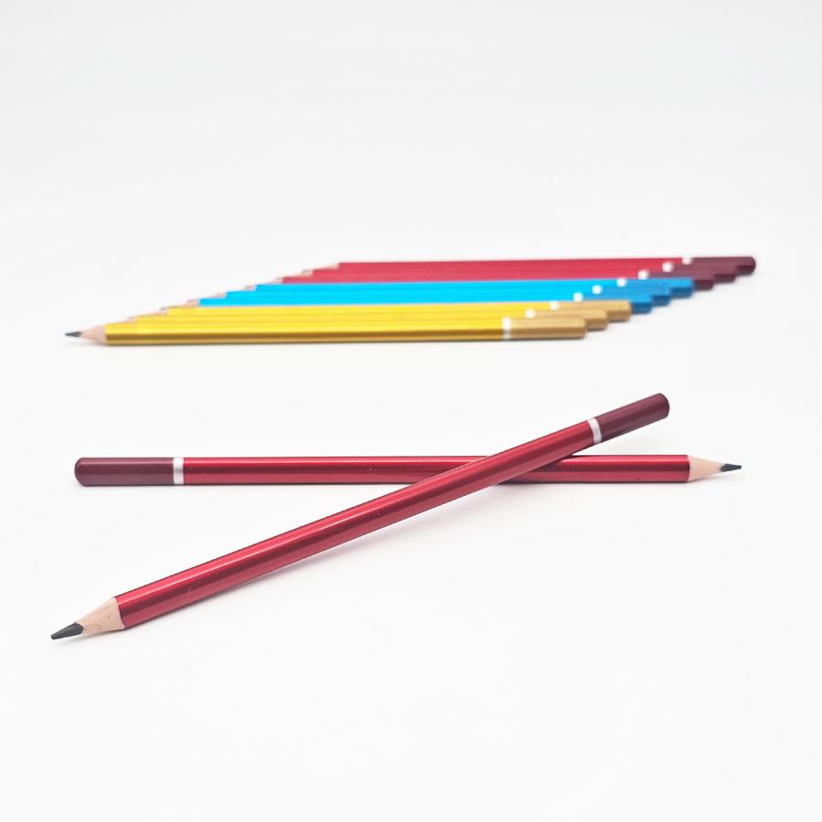 Dreieckiger Bleistift mit Metallic-Finish - kantiges Design f&uuml;r perfektes Schreibgef&uuml;hl